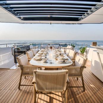 Dil yacht exterior 3