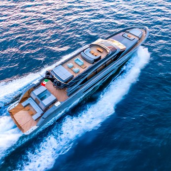 Effe yacht exterior 3
