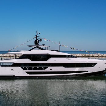 Miotu yacht exterior 5