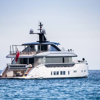 Spring yacht exterior 2