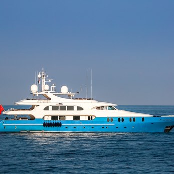 Aqua Mare yacht exterior 3