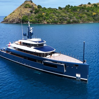B yacht exterior 2