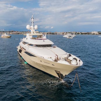 Kolaha yacht exterior 2
