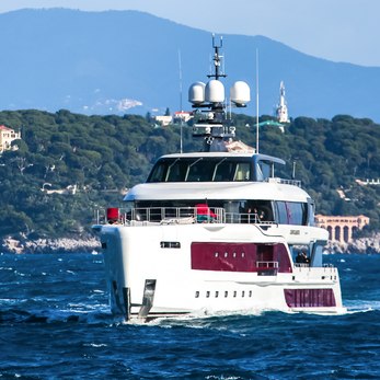 Quinta Essentia yacht exterior 5