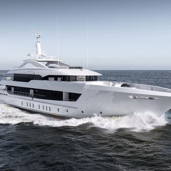 Pa’lante yacht exterior 3