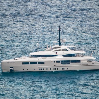 Quasar yacht exterior 4