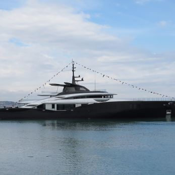Sea Raider X yacht exterior 2