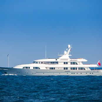 Hampshire yacht exterior 2