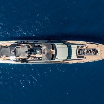 DB9 yacht exterior 4