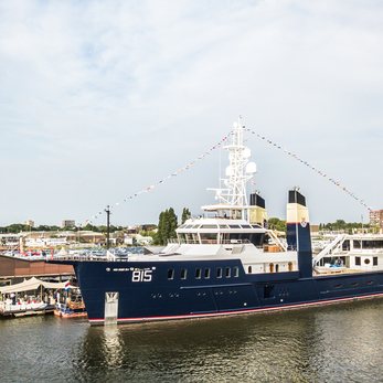 Sherpa yacht exterior 2