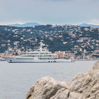 Fountainhead yacht exterior 2