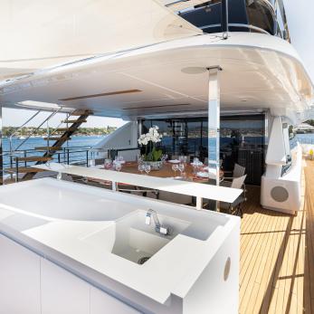 Haiami yacht exterior 3