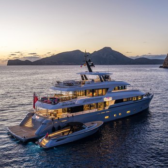 Lollipop yacht exterior 5