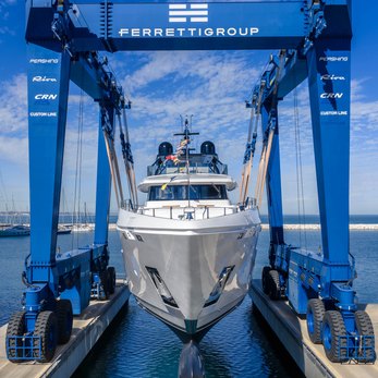 Halo yacht exterior 4