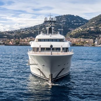 Gigia yacht exterior 2