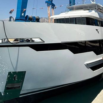 Resonance yacht exterior 4