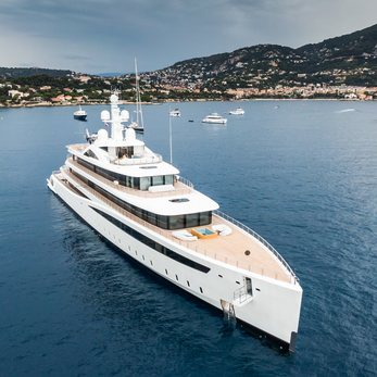 Defy yacht exterior 3