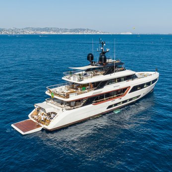 Koju yacht exterior 5