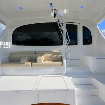Lamplighter yacht interior 4