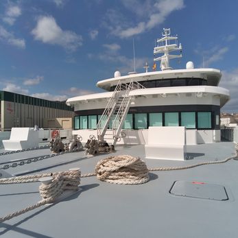 Wayfinder yacht exterior 3