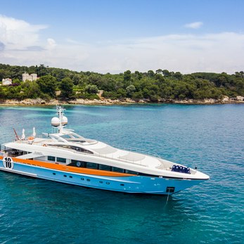 Aurelia yacht exterior 4