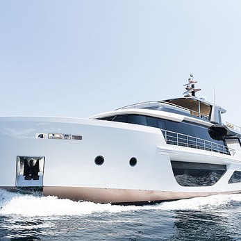 Saint V yacht exterior 5