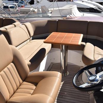 Moondancer yacht interior 4
