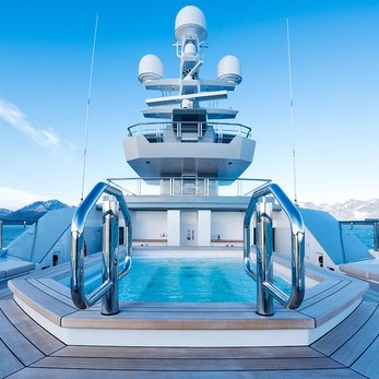 Cloudbreak yacht exterior 2