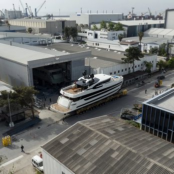 Lazzara UHV 100/01 yacht exterior 4