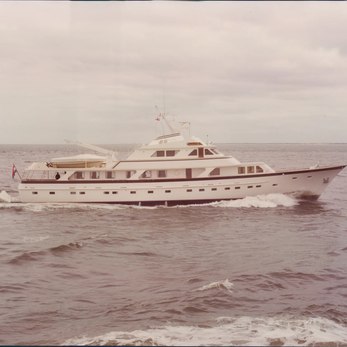 Valeria yacht exterior 2