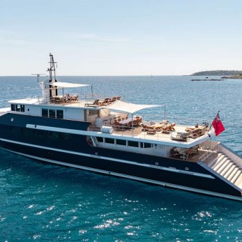 Koru yacht exterior 5