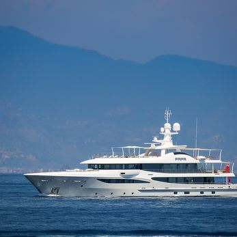 Papa yacht exterior 5