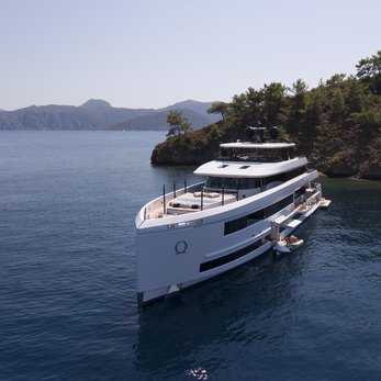 Aquarius yacht exterior 3