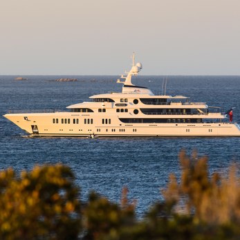 Aurora yacht exterior 3