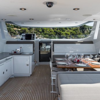 Belle yacht interior 4