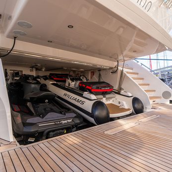 Family Spirit yacht interior 4