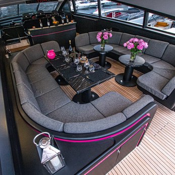 Sea Squirter yacht interior 3