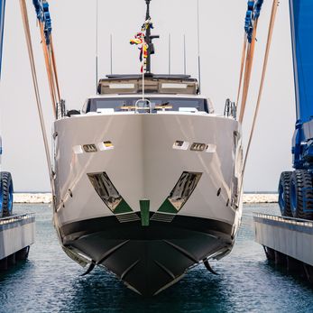 New Life yacht exterior 4