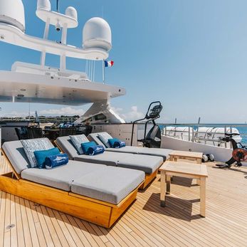 Champagne Seas yacht exterior 3