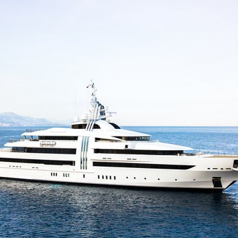 Vibrant Curiosity yacht exterior 2