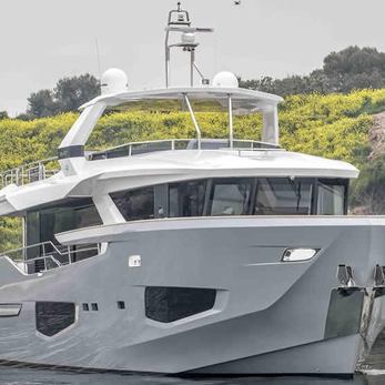 Gioia yacht exterior 4