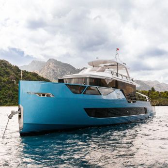 Wedge yacht exterior 3