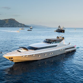 Lauren V yacht exterior 3