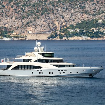 Mariu yacht exterior 5