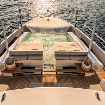 Toy yacht exterior 2