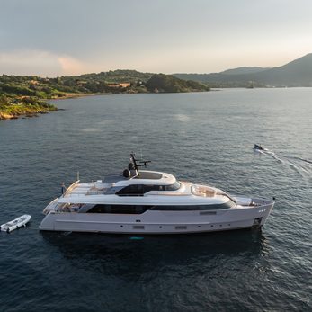 Invictus yacht exterior 5