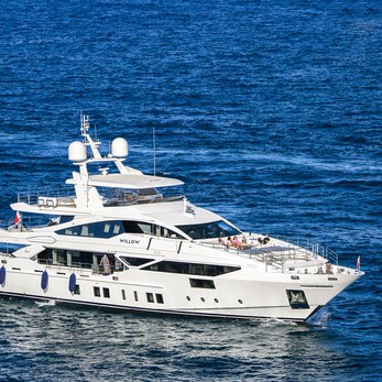 Willow yacht exterior 2