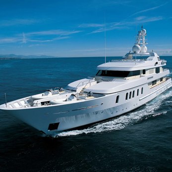 Adventure yacht exterior 3