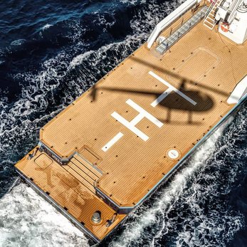 Bansky yacht exterior 3