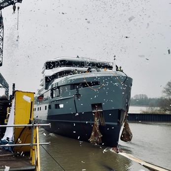 Horizon yacht exterior 4